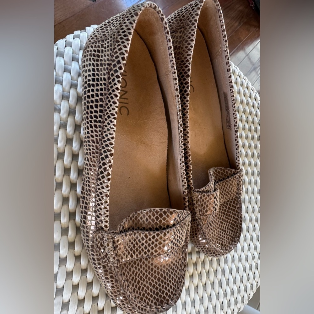 Vionic Larrun Bronze Loafer 7.5 - Picture 6 of 8